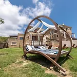 Armonia Seaside Villas